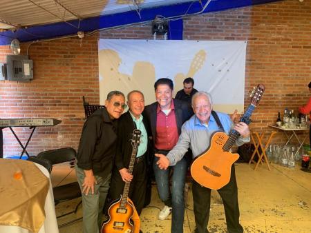 Alternando con el grupazo, orgullo ixtlahuaquense: LOS IXTLAS.